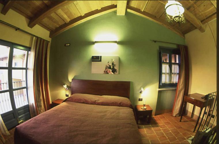 Albergo Ristorante Garibaldi Cisterna dʼAsti Rom bilde