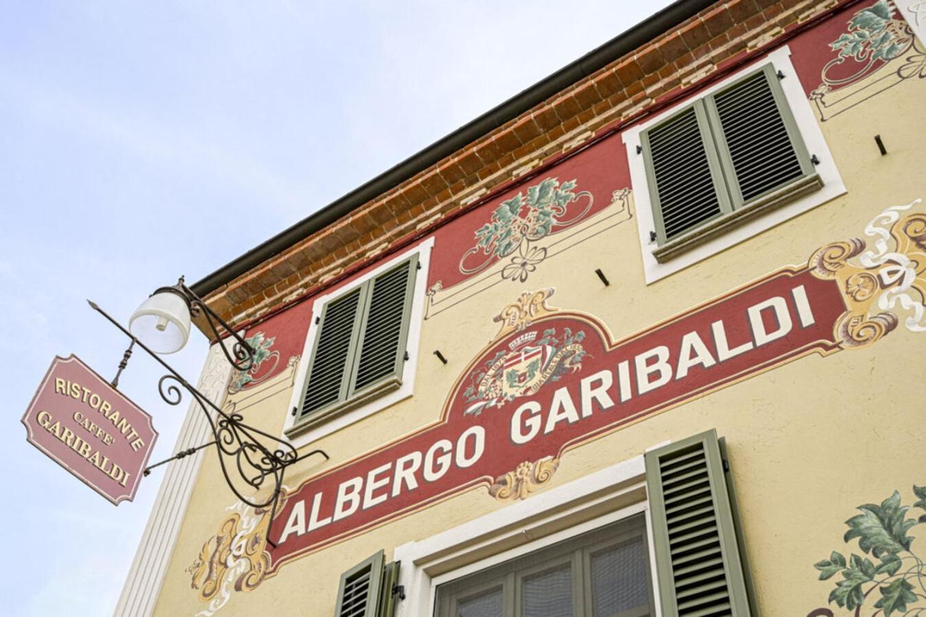 Albergo Ristorante Garibaldi Cisterna dʼAsti Eksteriør bilde