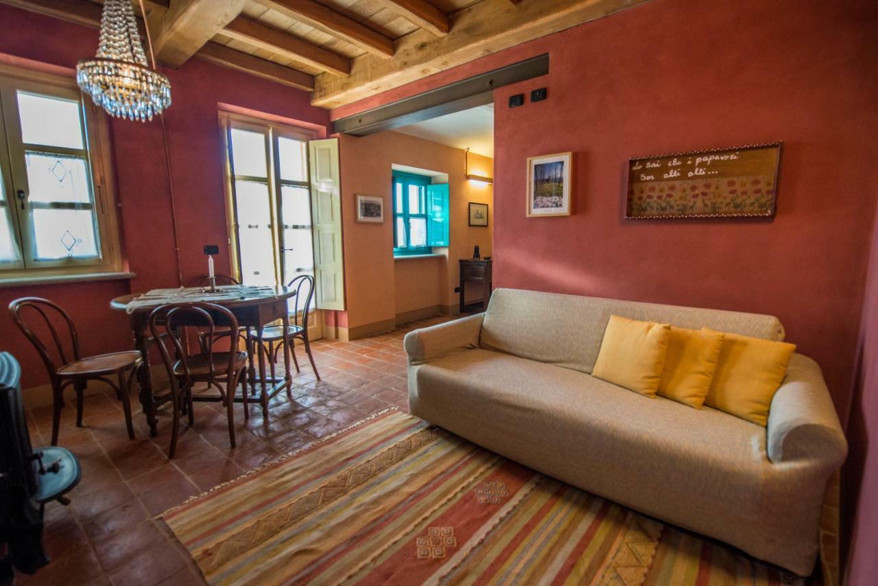 Albergo Ristorante Garibaldi Cisterna dʼAsti Eksteriør bilde