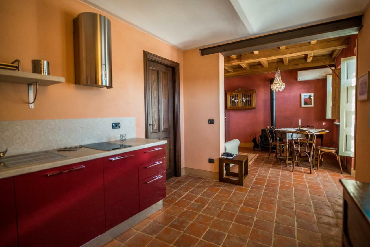 Albergo Ristorante Garibaldi Cisterna dʼAsti Eksteriør bilde