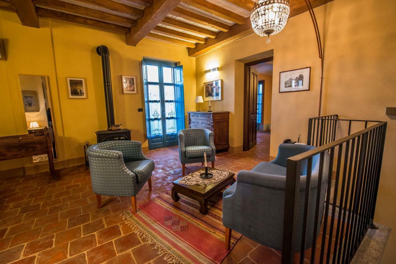 Albergo Ristorante Garibaldi Cisterna dʼAsti Eksteriør bilde