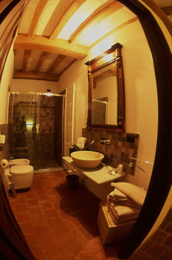 Albergo Ristorante Garibaldi Cisterna dʼAsti Eksteriør bilde